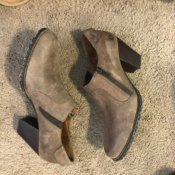 BORN BØRN RowanTaupe Brown distressed Leather Side Zip Booties size 10/42 - Picture 1 of 5